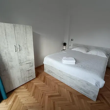 Botanical Garden Apartment
