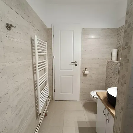 Botanical Garden Apartment *